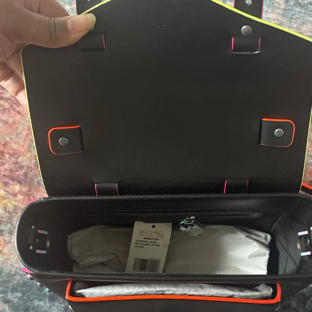 Michael Kors Manhattan Medium Contrast-Trim Leather Satchel NWT - Picture 4 of 5